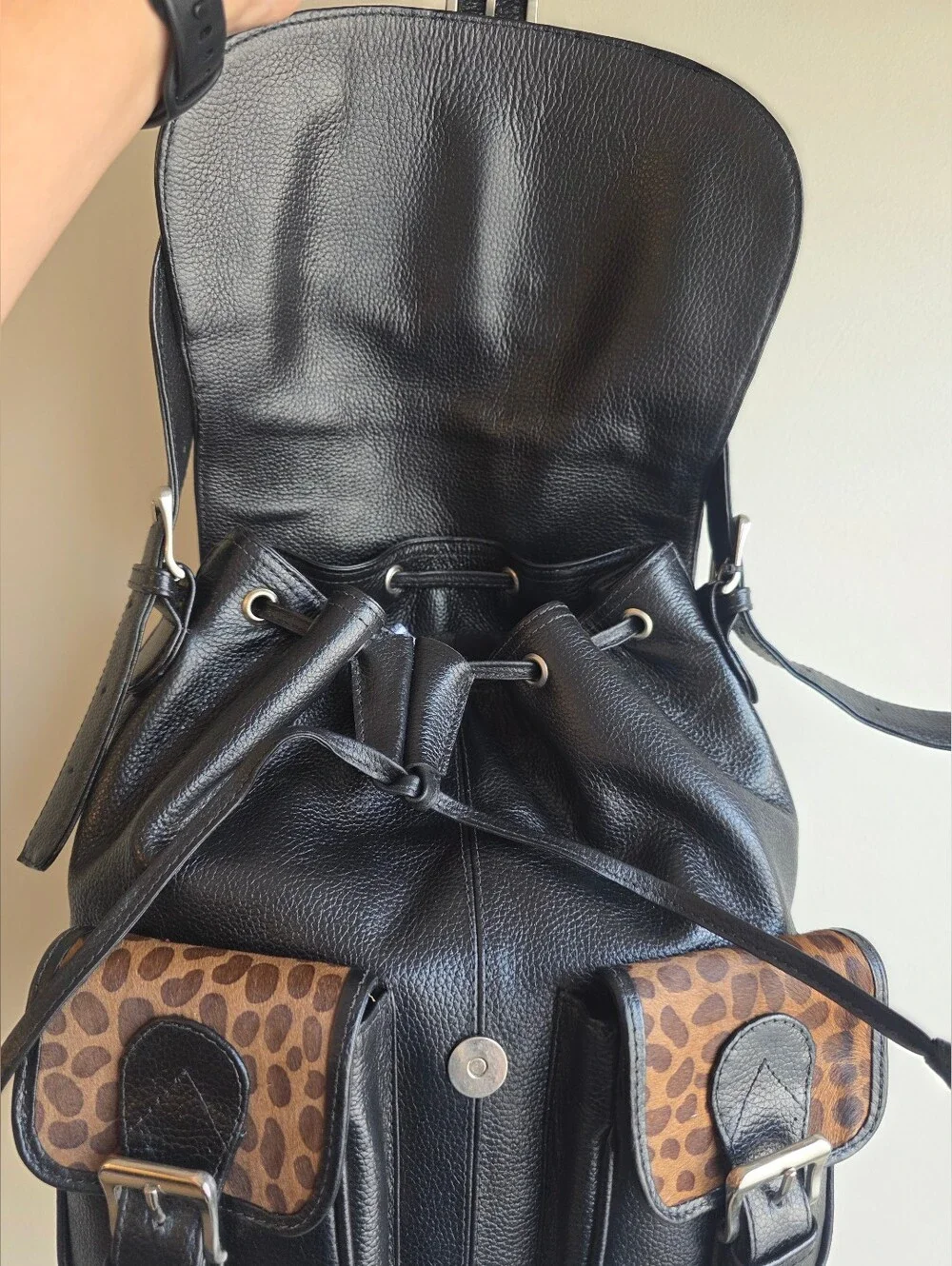 ✨ NWT Two Pretty Handcrafted Full Grain Leather Convertible Backpack ✨